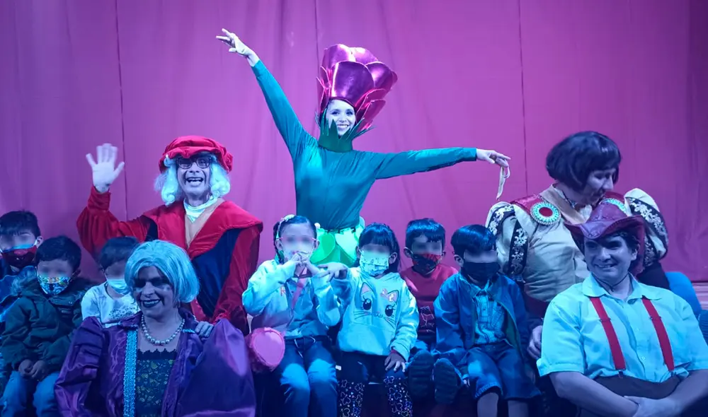 Obra se basa en la historia de un niño del siglo XIX. Foto: Butaca Teatro Obra se basa en la historia de un niño del siglo XIX. Foto: Butaca Teatro