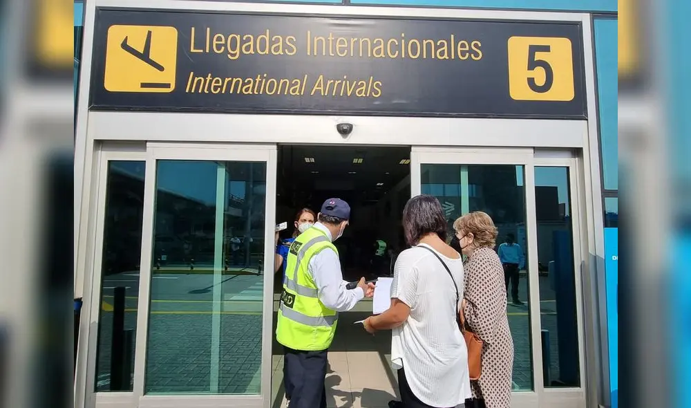 El personal de Migraciones en el aeropuerto Jorge Chávez señaló que es un problema técnico. Foto: La República