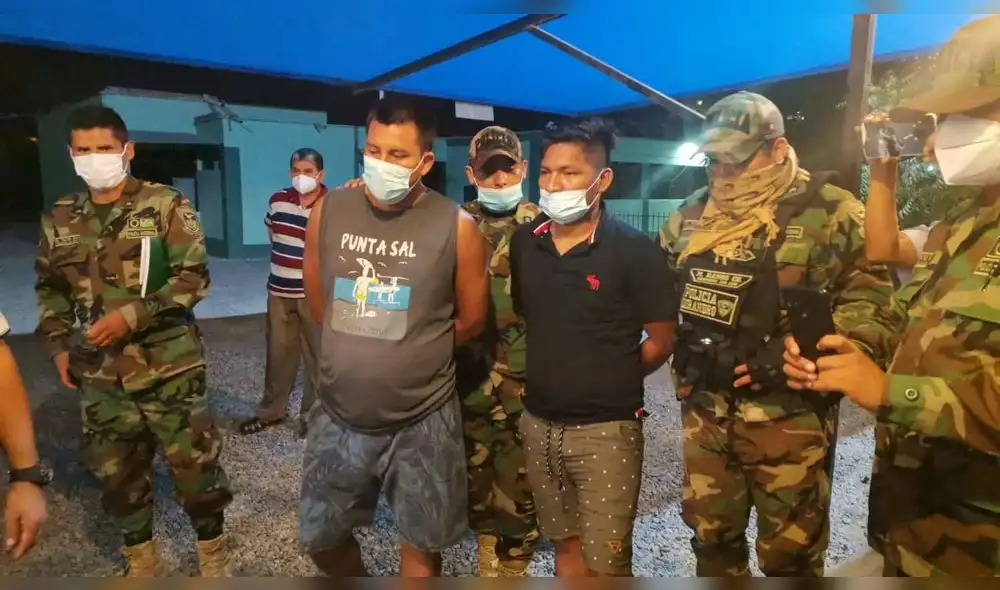 Los sujetos quedaron detenidos ante la Fiscalía. Foto: PNP