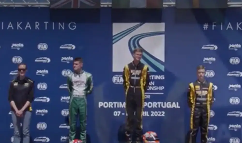 Severiukhin hace saludo nazi tras vencer en la primera carrera del europeo de karts. Foto: captura de ABC - Video: Addict F2