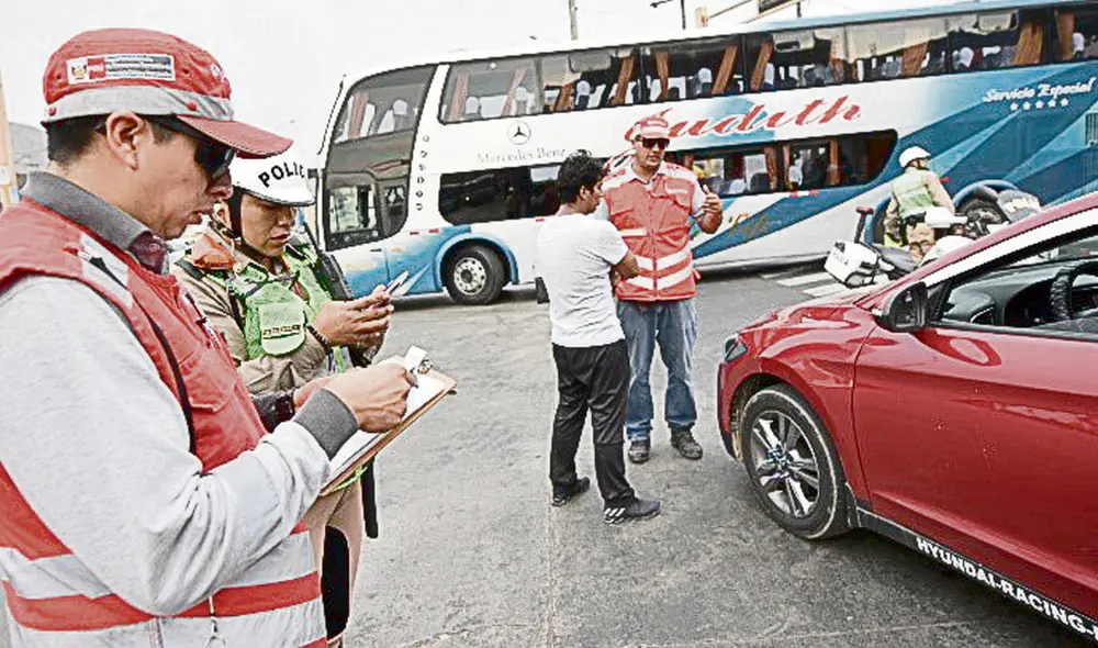 En la mira. El rol fiscalizador de la Sutran ha sido debilitado por el Gobierno, que ha cedido a las demandas de los informales. Foto: difusión En la mira. El rol fiscalizador de la Sutran ha sido debilitado por el Gobierno, que ha cedido a las demandas de los informales. Foto: difusión