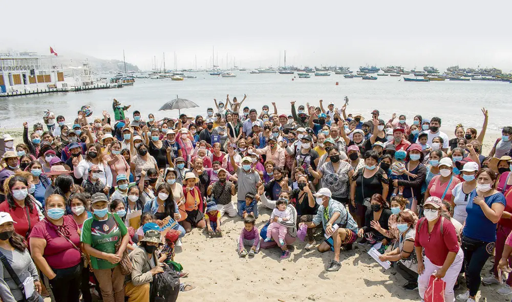 En el aire. Repsol exigió a los comerciantes de Ancón pruebas de que son directamente afectados por el vertido de crudo. Las entregaron, pero tampoco fueron considerados en el padrón. Foto: difusión En el aire. Repsol exigió a los comerciantes de Ancón pruebas de que son directamente afectados por el vertido de crudo. Las entregaron, pero tampoco fueron considerados en el padrón. Foto: difusión