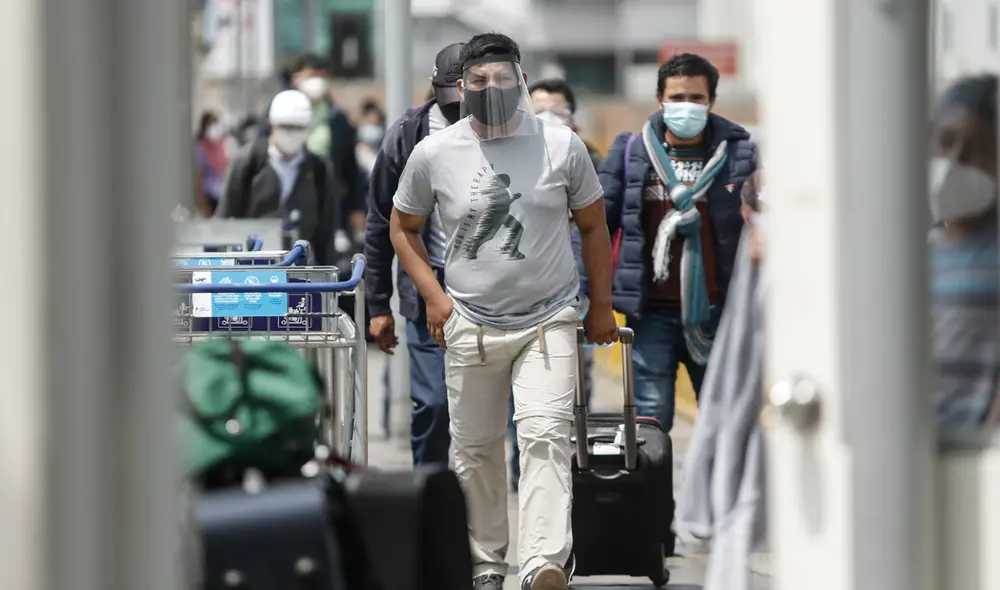En la sede de Breña, Migraciones solo atenderá a pasajeros con vuelos programados dentro de las 48 horas. Foto: La República