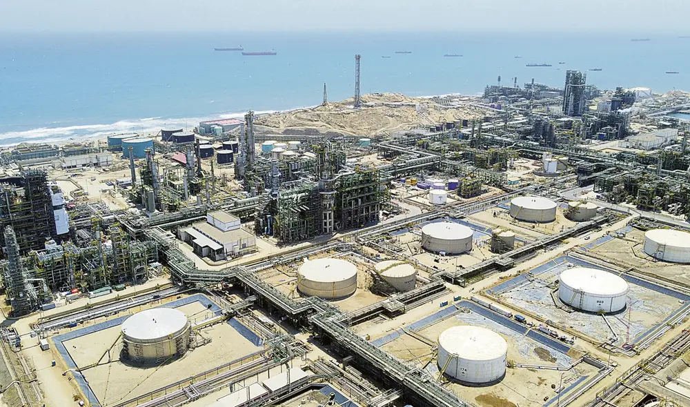 El dato. La nueva refinería Talara se diseñó para cumplir con la norma Euro IV y se ajustará a esta el primer trimestre del 2024, de acuerdo a lo establecido en el DS N° 014-2021-EM. John Reyes/La República