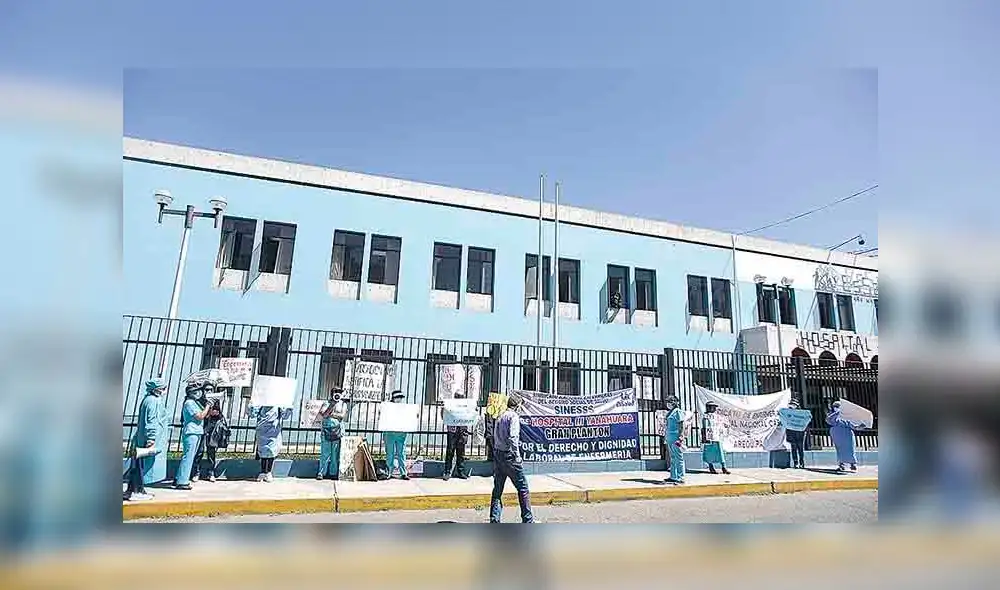 Protesta. Enfermeras y médicos protestan en las afueras de hospital Yanahuara por asunción de nuevo gerente. Foto: La República Protesta. Enfermeras y médicos protestan en las afueras de hospital Yanahuara por asunción de nuevo gerente. Foto: La República
