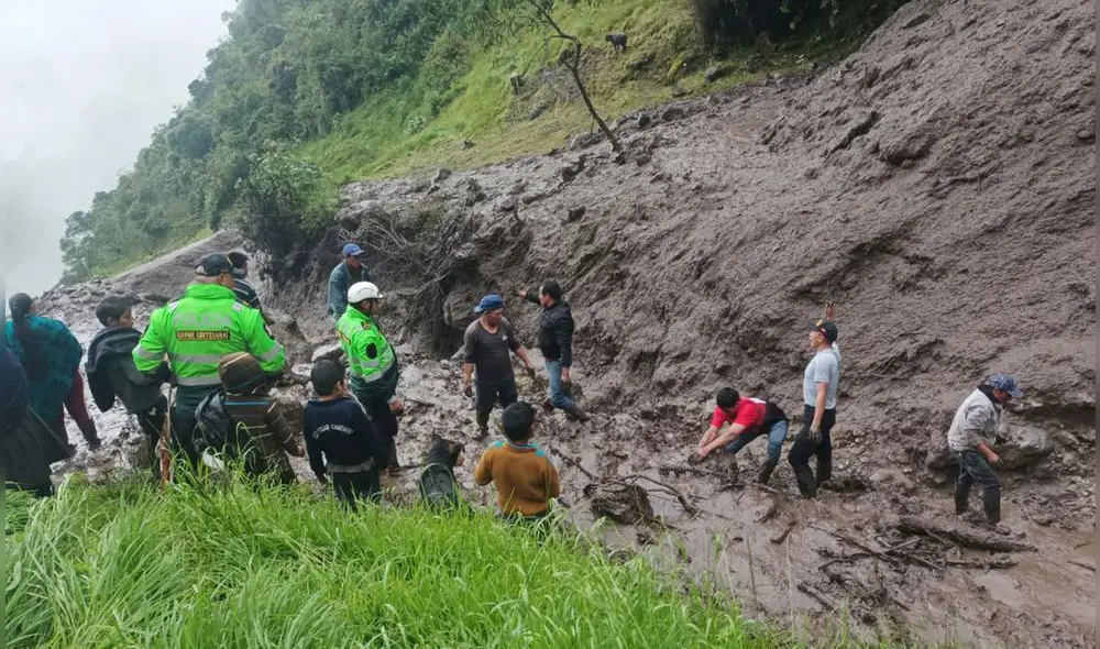La activación de la quebrada arrastró piedras, lodo y palos. Foto: COER Cajamarca.