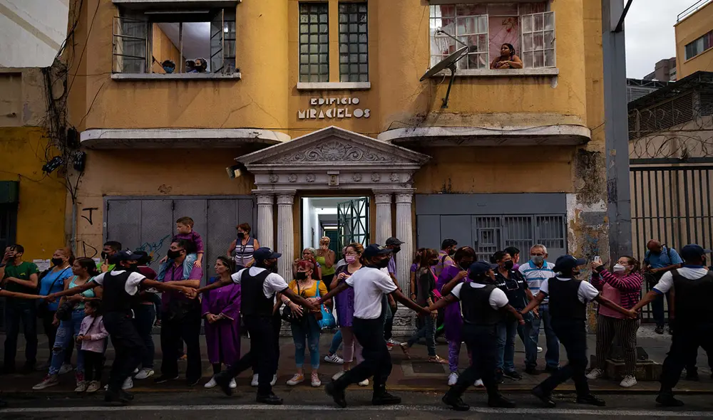 Revisa la tasa oficial del BCV este Jueves Santo en Venezuela. Foto: EFE Revisa la tasa oficial del BCV este Jueves Santo en Venezuela. Foto: EFE