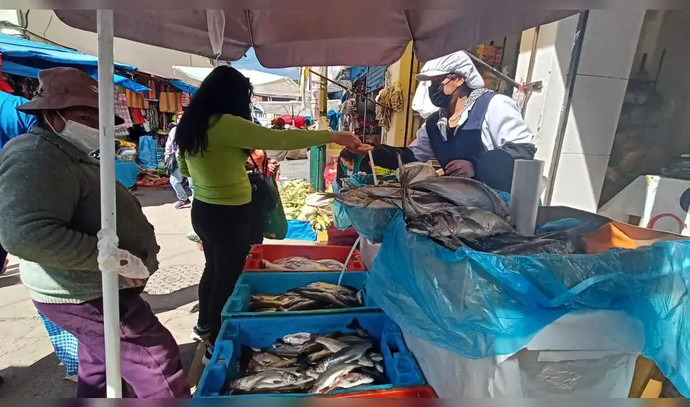 Los productos hidrobiológicos son los más cotizados en Semana Santa. Foto: Alexander Flores/URPI