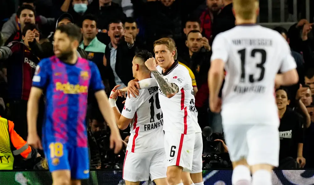 Rafael Santos Borré marcó un golazo en el Camp Nou y celebró en memoria de Rincón. Foto: EFE
