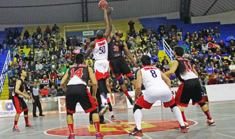 El básquet peruano está desafiliado de la FIBA desde el 2021. Foto: FDPB