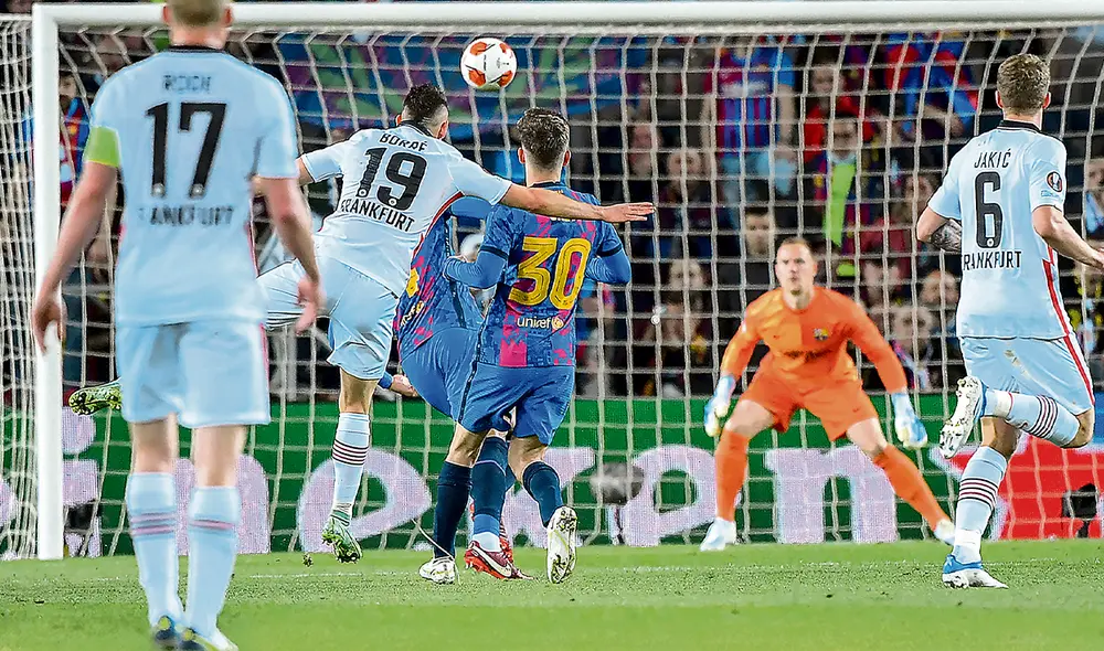 Santos Borré anotó el 2-0 parcial y lo celebró homenajeando al difunto Freddy Rincón. Foto: AFP