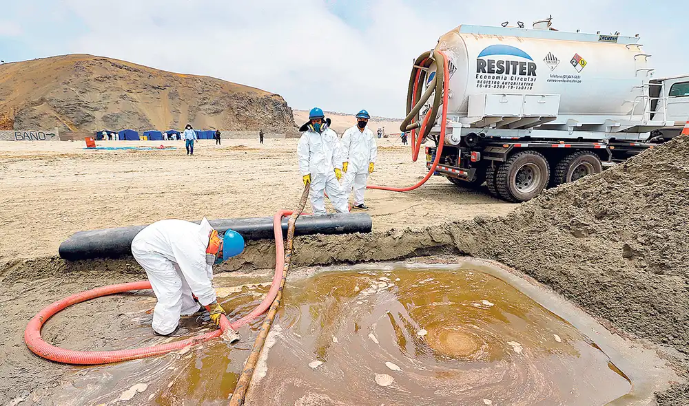 Desastre. Repsol señala como responsable de la fuga de petróleo a la empresa dueña del buque Mare Doricum. La Procuraduría apunta a la española. Foto: difusión Desastre. Repsol señala como responsable de la fuga de petróleo a la empresa dueña del buque Mare Doricum. La Procuraduría apunta a la española. Foto: difusión