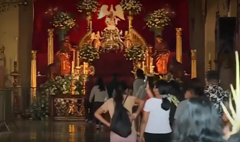 Feligreses llegaron hasta la Catedral de Lima para escuchar el sermón del Viernes Santo. Foto: captura Canal N