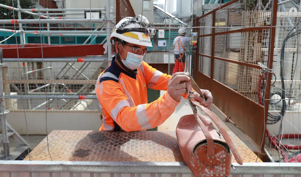 Trabajar como albañil en Estados Unidos no requiere contar con un título profesional. Foto: AFP