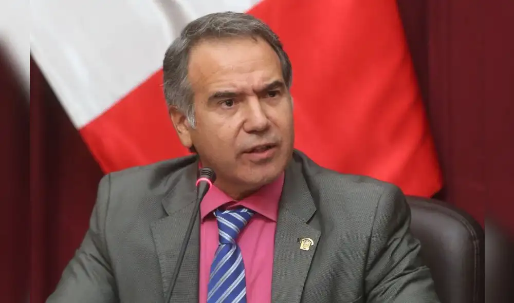 En 2020, Petrozzi fue designado como agregado cultural de Perú en la República Federal Alemana. Foto: Andina En 2020, Petrozzi fue designado como agregado cultural de Perú en la República Federal Alemana. Foto: Andina