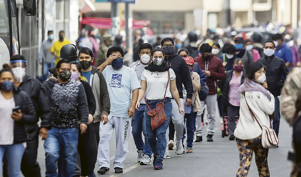 Seguros. Por ahora, mientras no se alcance el 80% de la población con 3 dosis, se mantendrá el uso obligatorio de mascarillas. Foto: difusión Seguros. Por ahora, mientras no se alcance el 80% de la población con 3 dosis, se mantendrá el uso obligatorio de mascarillas. Foto: difusión