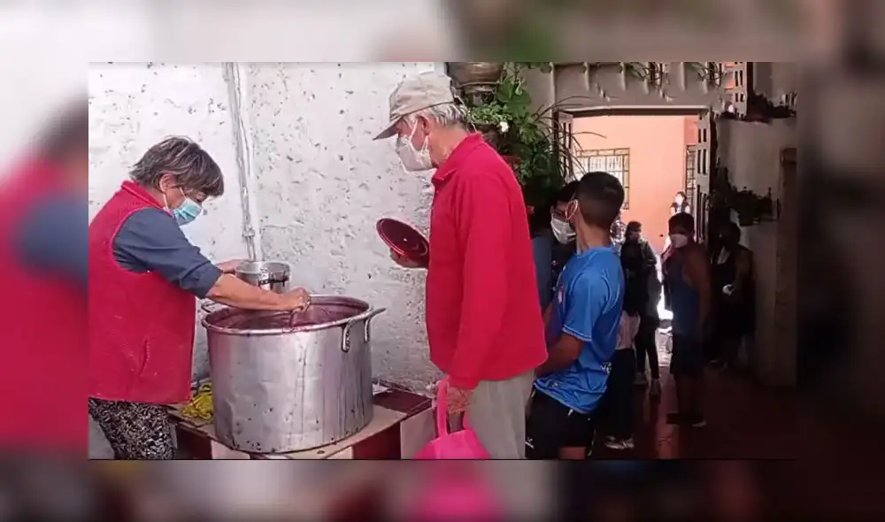 Arequipa. Raciones de mazamorra fueron entregadas a varias familias. Foto: Radio Yaraví
