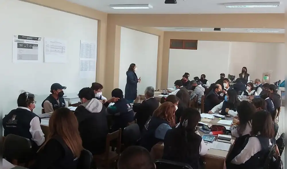 Capacitación se desarrolló en el colegio Independencia Americana. Foto: ONPE Capacitación se desarrolló en el colegio Independencia Americana. Foto: ONPE