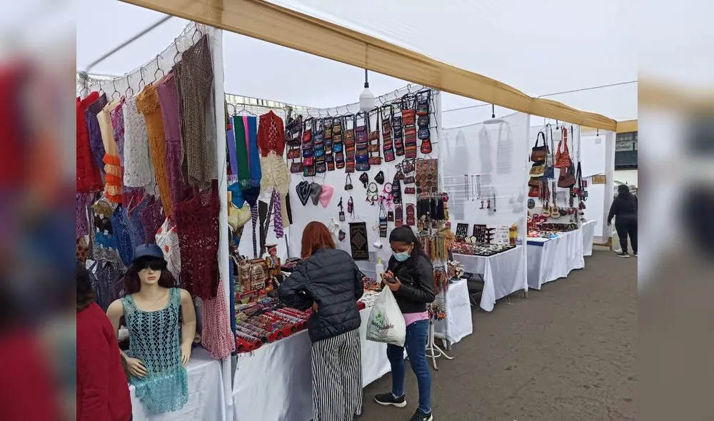 En 18 stands los artesanos ofrecen trabajos con los más variados motivos. Foto: H. Rodríguez En 18 stands los artesanos ofrecen trabajos con los más variados motivos. Foto: H. Rodríguez