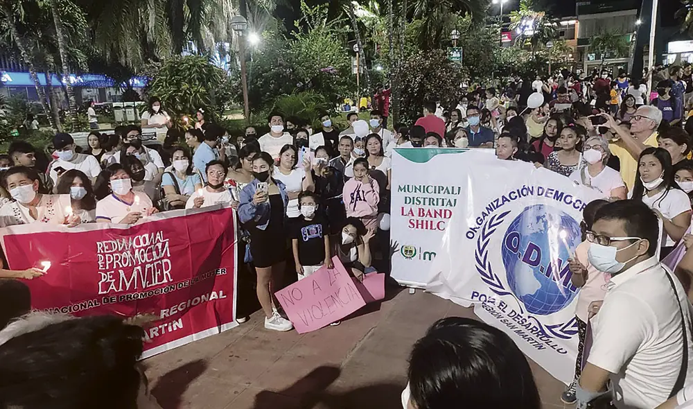En Tarapoto. La población participó anoche de una vigilia. Pidieron castigo para el homicida. Foto: difusión En Tarapoto. La población participó anoche de una vigilia. Pidieron castigo para el homicida. Foto: difusión