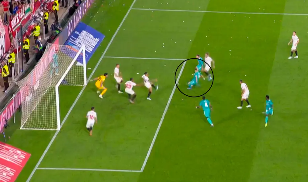 Real Madrid vs. Sevilla: Karim Benzema anotó el 3-2 de los merengues por la liga española. Foto: captura DirecTV Sports