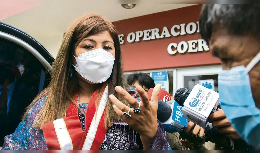 Defensa. La gobernadora de Arequipa sostiene que sus colaboradores es gente joven y limpia. Foto: La República Defensa. La gobernadora de Arequipa sostiene que sus colaboradores es gente joven y limpia. Foto: La República