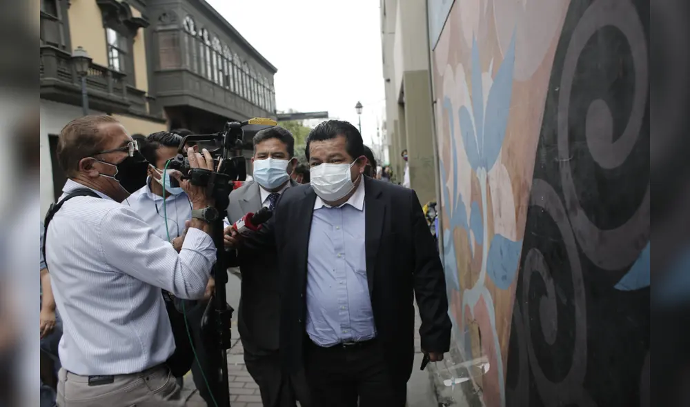 Bruno Pacheco se comunicó a través de un celular durante la audiencia virtual convocada por el juez de investigación preparatoria Manuel Chuyo Zavaleta. Foto: La República.
