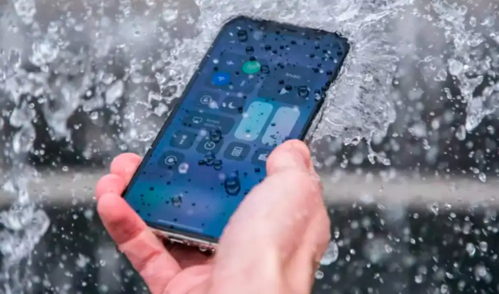 Con este truco podrás expulsar los residuos de agua de tu iPhone con facilidad. Foto: Manzana Mordida Con este truco podrás expulsar los residuos de agua de tu iPhone con facilidad. Foto: Manzana Mordida