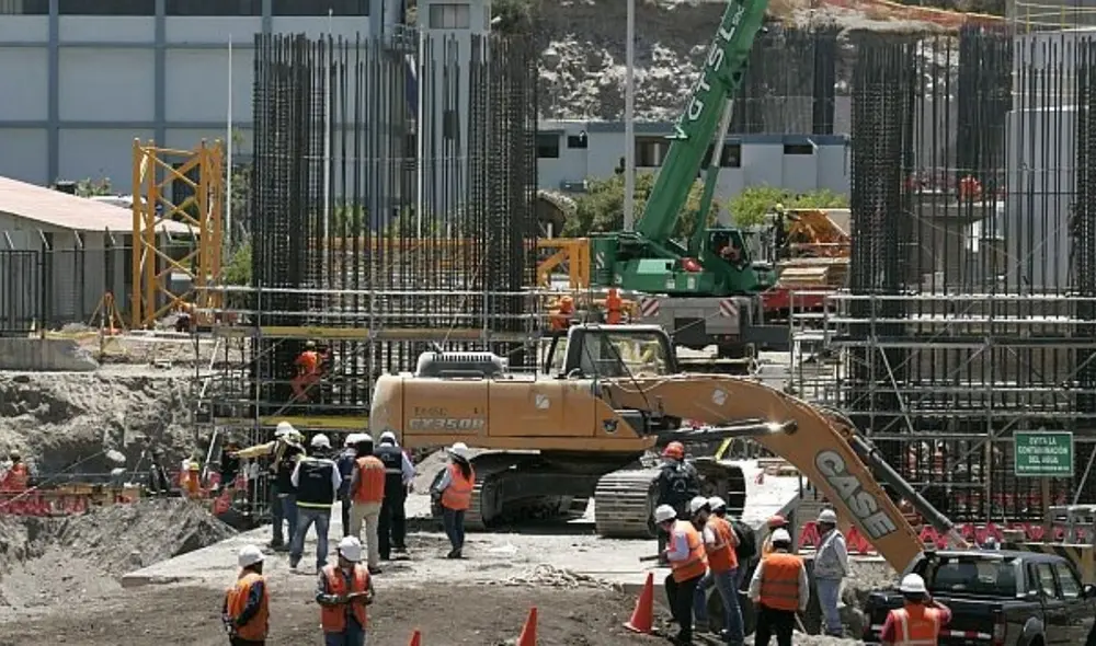 De los 52 proyectos del PNIC, 31 pertenecen al sector transporte y comunicaciones. Foto: Andina.