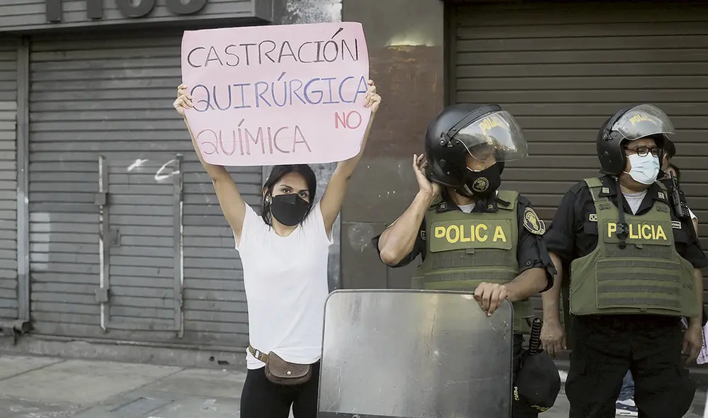 Reclamo. Las protestas de los últimos días por el caso de la niña abusada en Lambayeque parecen haber llevado al Gobierno a proponer una salida populista. Foto: Gerardo Marín/La República Reclamo. Las protestas de los últimos días por el caso de la niña abusada en Lambayeque parecen haber llevado al Gobierno a proponer una salida populista. Foto: Gerardo Marín/La República