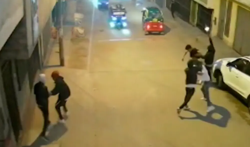 Vecinos piden mayor seguridad en la zona, pues cerca hay un colegio. Foto: captura América Vecinos piden mayor seguridad en la zona, pues cerca hay un colegio. Foto: captura América