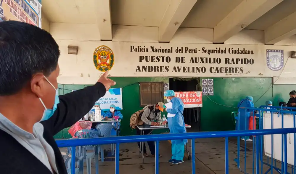 Alcalde pidió a comerciantes que asuman gastos de muebles y equipos. Foto: Alexis Choque/ URPI Alcalde pidió a comerciantes que asuman gastos de muebles y equipos. Foto: Alexis Choque/ URPI