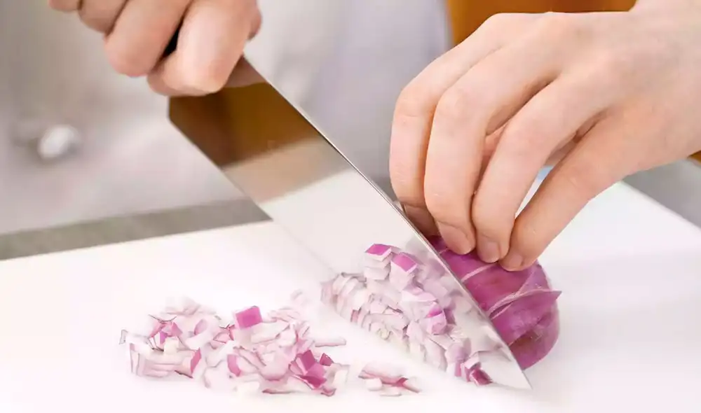 Las cebollas y el ajo son muy necesarios en la cocina, pero también problemáticos. Foto: Cooks illustrated