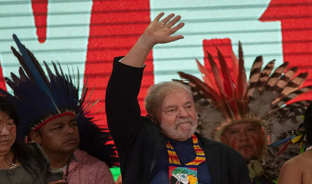 El expresidente brasileño Luiz Inácio Lula da Silva, favorito para las elecciones de octubre próximo, la semana pasada en un encuentro con miles de indígenas. Foto: EFE El expresidente brasileño Luiz Inácio Lula da Silva, favorito para las elecciones de octubre próximo, la semana pasada en un encuentro con miles de indígenas. Foto: EFE