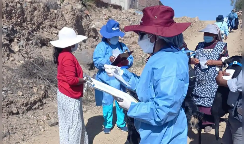 Personal de salud acudió al distrito de Mollebaya. Foto: Geresa Personal de salud acudió al distrito de Mollebaya. Foto: Geresa