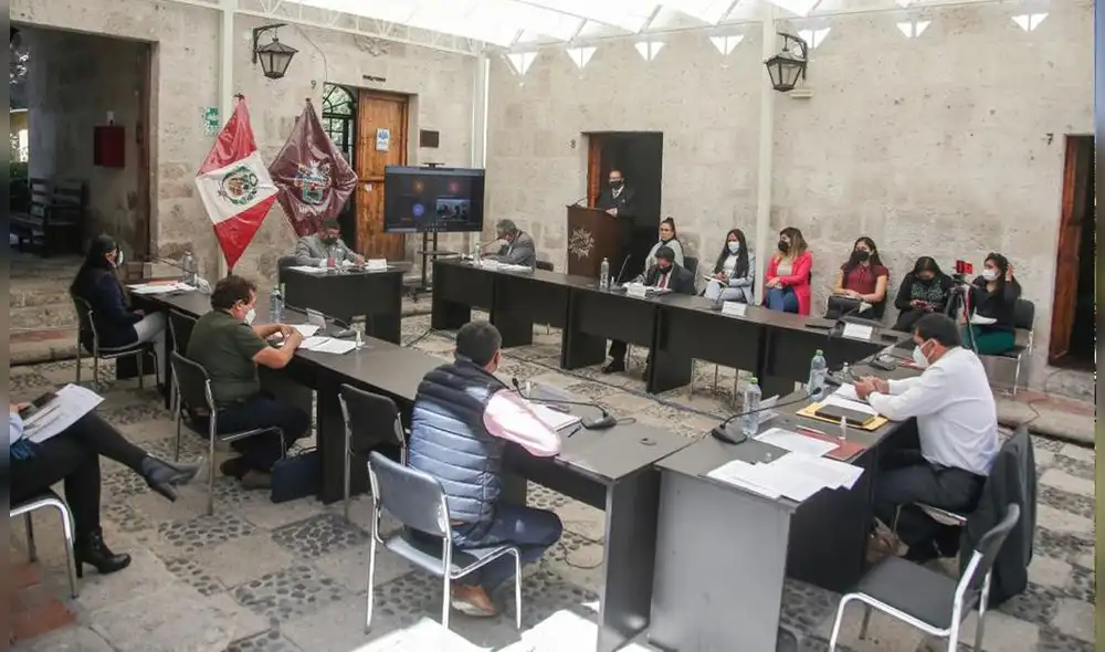 Legisladores regionales hicieron extensiva la invitación a la gobernadora. Foto: Rodrigo Talavera/La República Legisladores regionales hicieron extensiva la invitación a la gobernadora. Foto: Rodrigo Talavera/La República