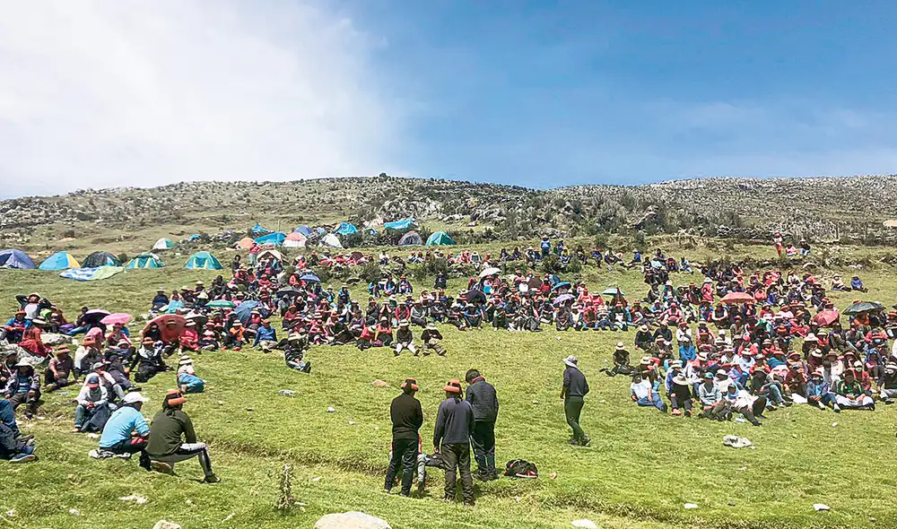 Nadie se mueve. Comuneros no están dispuestos a devolver los terrenos de Las Bambas que ahora tienen en posesión. Foto: difusión