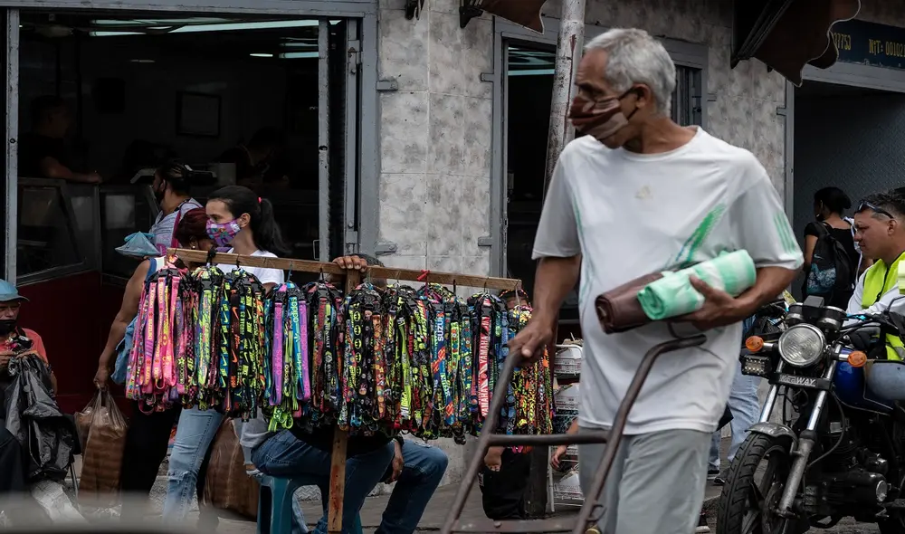 Pensionados en Venezuela recibirán la primera parte del pago correspondiente al mes de mayo. Foto: AFP/referencial Pensionados en Venezuela recibirán la primera parte del pago correspondiente al mes de mayo. Foto: AFP/referencial