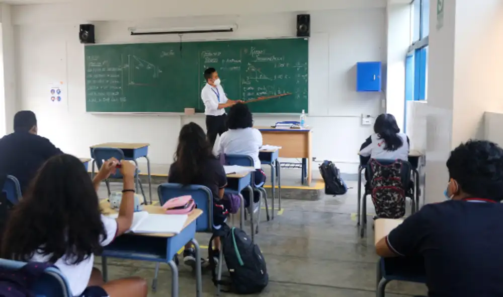 Rosendo Serna señaló también que priorizarán la vacunación en docentes y alumnos. Foto: Carlos Contreras/La República