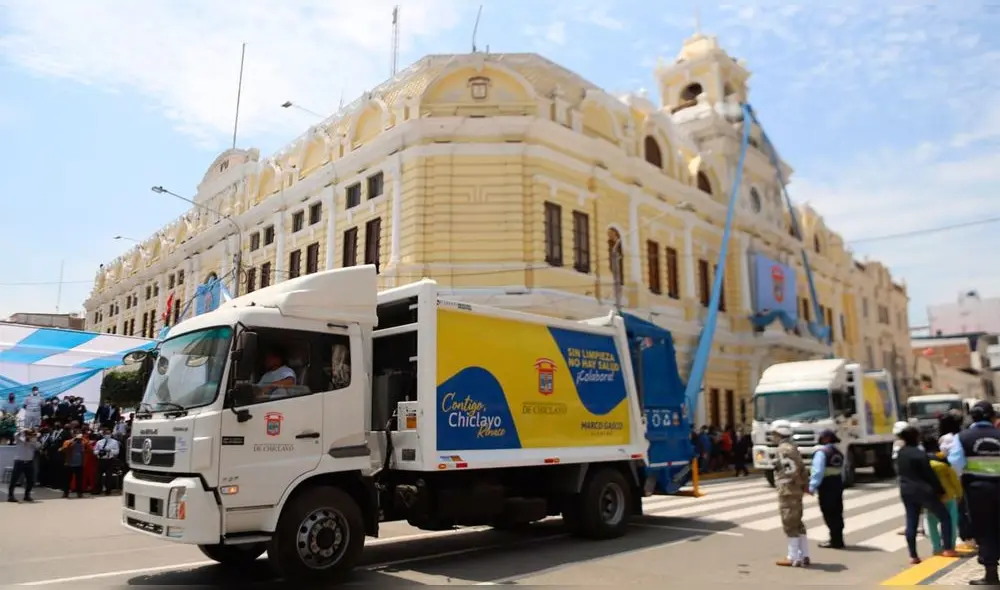 En el día central del aniversario de Chiclayo, el último lunes 18 de abril, se dio a conocer las nuevas compactadoras adquiridas. Foto La República