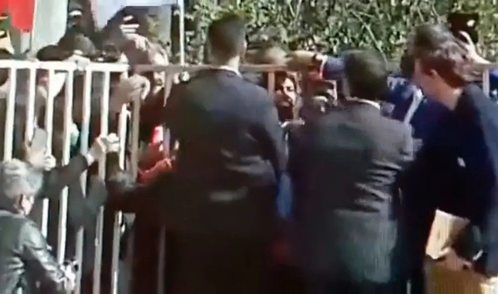 El hecho sucedió en la región de Coquimbo mientras Gabriel Boric saludaba a simpatizantes. Foto: captura de video de Radio Villa Francia El hecho sucedió en la región de Coquimbo mientras Gabriel Boric saludaba a simpatizantes. Foto: captura de video de Radio Villa Francia