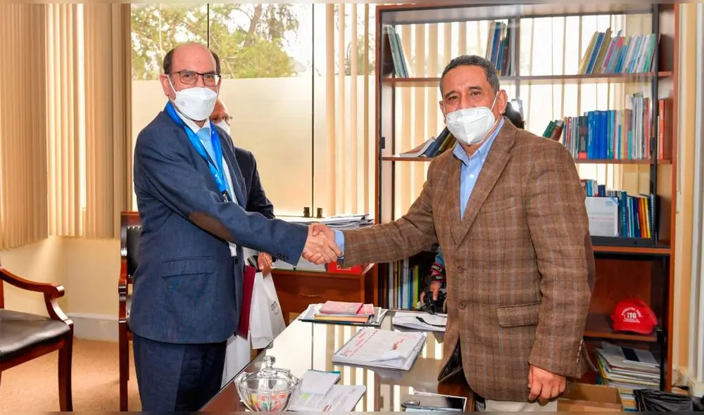 Ministro de Relaciones Exteriores, César Landa Arroyo, diálogo con el gobernador regional Mesías Guevara. Foto: Cortesía Ministro de Relaciones Exteriores, César Landa Arroyo, diálogo con el gobernador regional Mesías Guevara. Foto: Cortesía