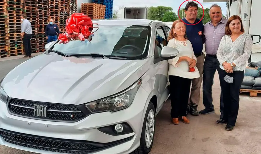 Juan Carlos Rubiolo junto a su familia y con el auto cero kilómetros que le regaló la fábrica de pastas de la localidad cordobesa de Las Higueras. Foto: Facebook Juan Carlos Rubiolo junto a su familia y con el auto cero kilómetros que le regaló la fábrica de pastas de la localidad cordobesa de Las Higueras. Foto: Facebook