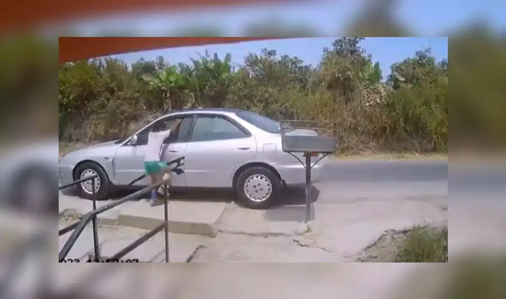 Agentes de la PNP y serenazgo lo capturaron. Foto: captura de pantalla Exitosa Noticias Agentes de la PNP y serenazgo lo capturaron. Foto: captura de pantalla Exitosa Noticias