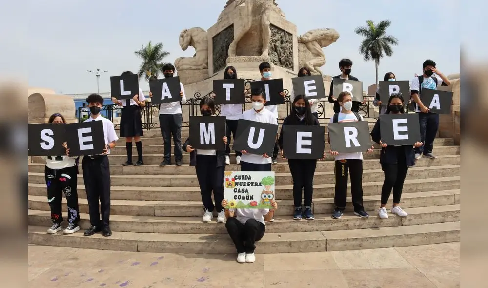 Escolares advirtieron del peligro que causa la contaminación a la Tierra. Foto: UNT Escolares advirtieron del peligro que causa la contaminación a la Tierra. Foto: UNT