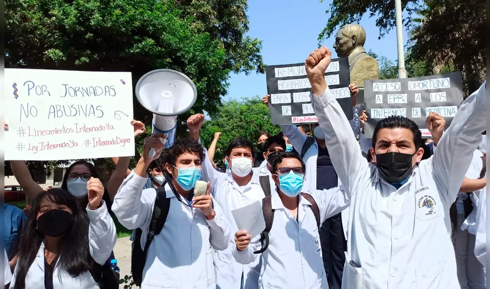 Internos de medicina piden que se apruebe una ley más justa y que se den los lineamientos para este 2022. Foto: Y. Goicochea