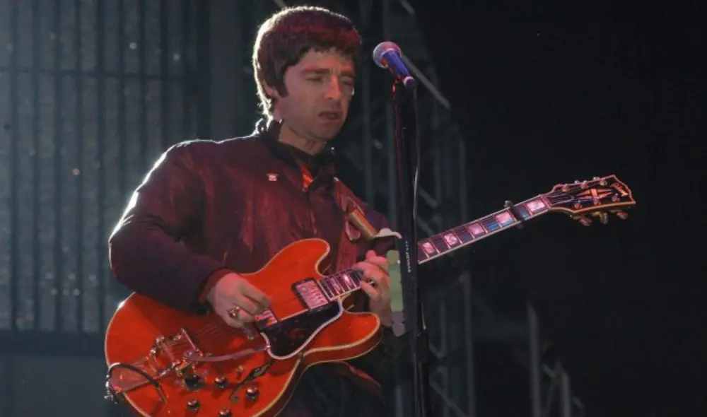 Noel Gallagher ya no desea tener la guitarra en cuestión porque le recuerda a Oasis. Foto: NME Noel Gallagher ya no desea tener la guitarra en cuestión porque le recuerda a Oasis. Foto: NME