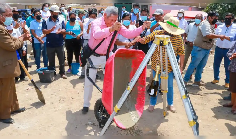 Ceremonia de inicio de los trabajos de revestimiento del canal Pulen en Chiclayo. Foto: Junta de Usuarios.