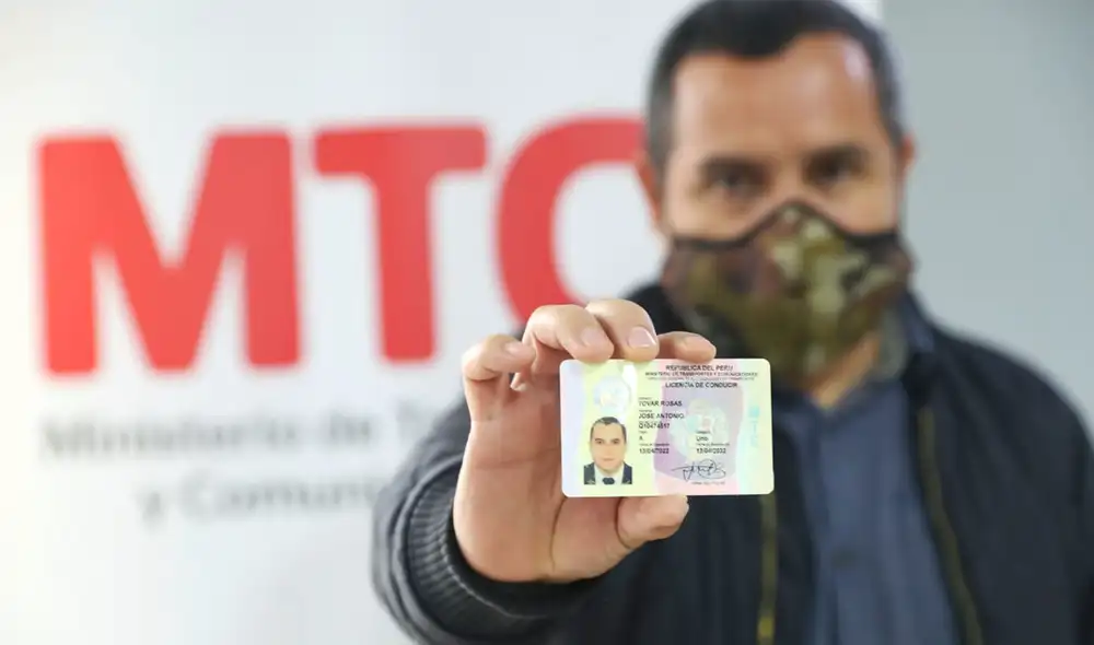 Más de 1.000 licencias se entregaron durante las 3 primeras horas del Licenciatón el 23 de abril, así lo anunció el titular del MTC, Nicolás Bustamante. Foto: Twitter