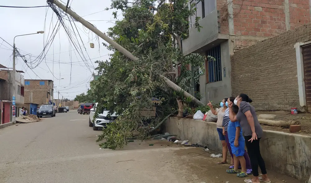 Vecinos exigieron una inmediata intervención de las autoridades, ya que esto representa un peligro constante. Foto: Rosa Quincho Vecinos exigieron una inmediata intervención de las autoridades, ya que esto representa un peligro constante. Foto: Rosa Quincho